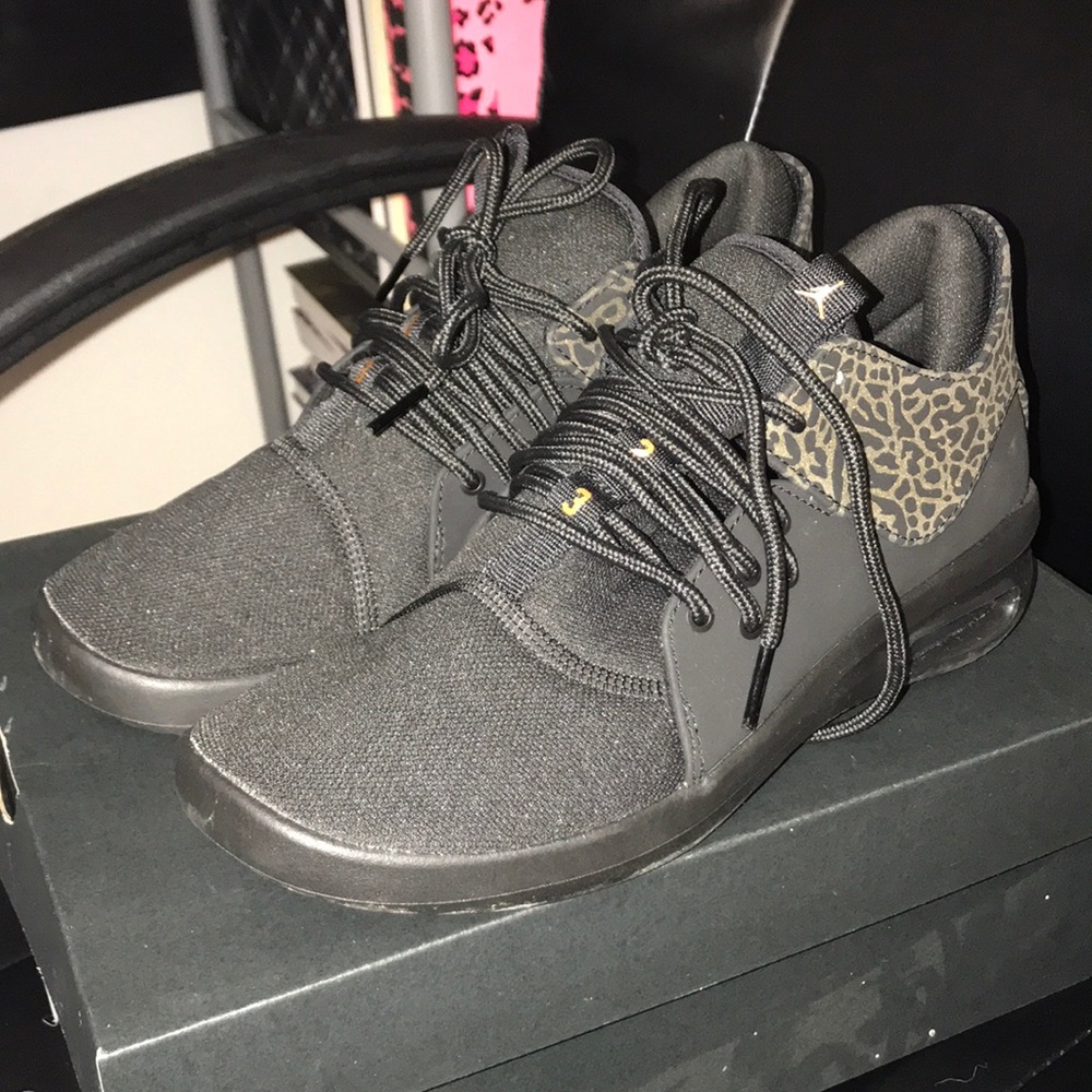 Black Jordan’s size 7Y (8 1/2 women’s)